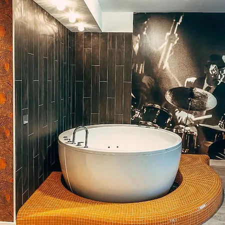Sky Orange Jacuzzi 28 Floor Apartment Klaipeda Exterior photo