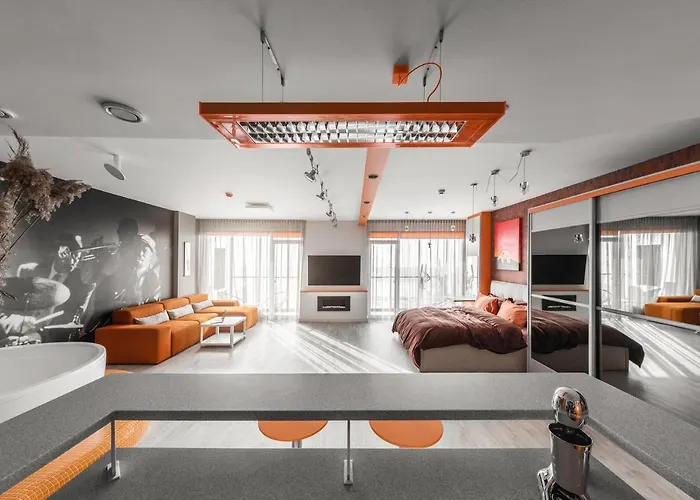 Sky Orange Jacuzzi 28 Floor