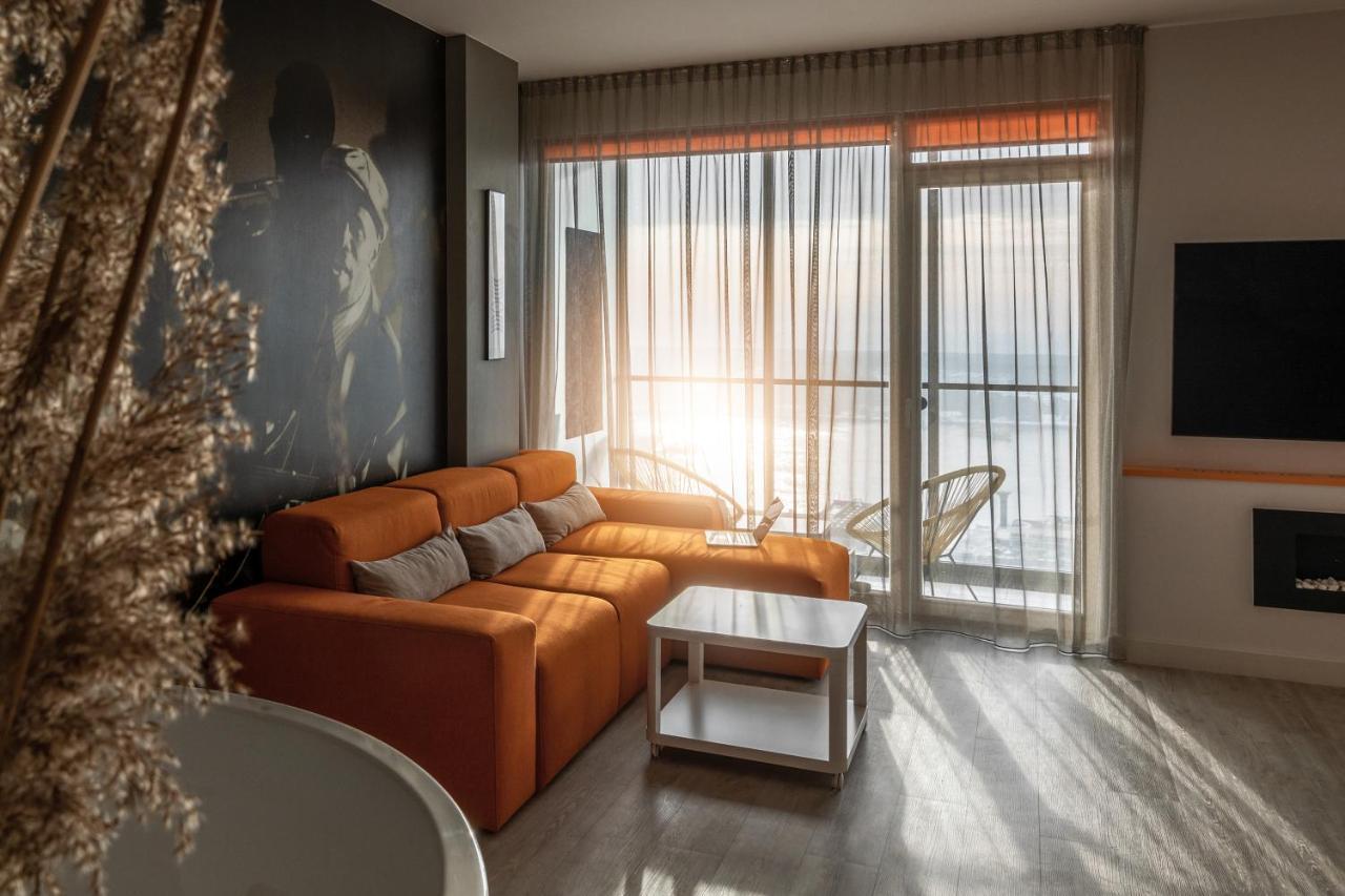 Sky Orange Jacuzzi 28 Floor