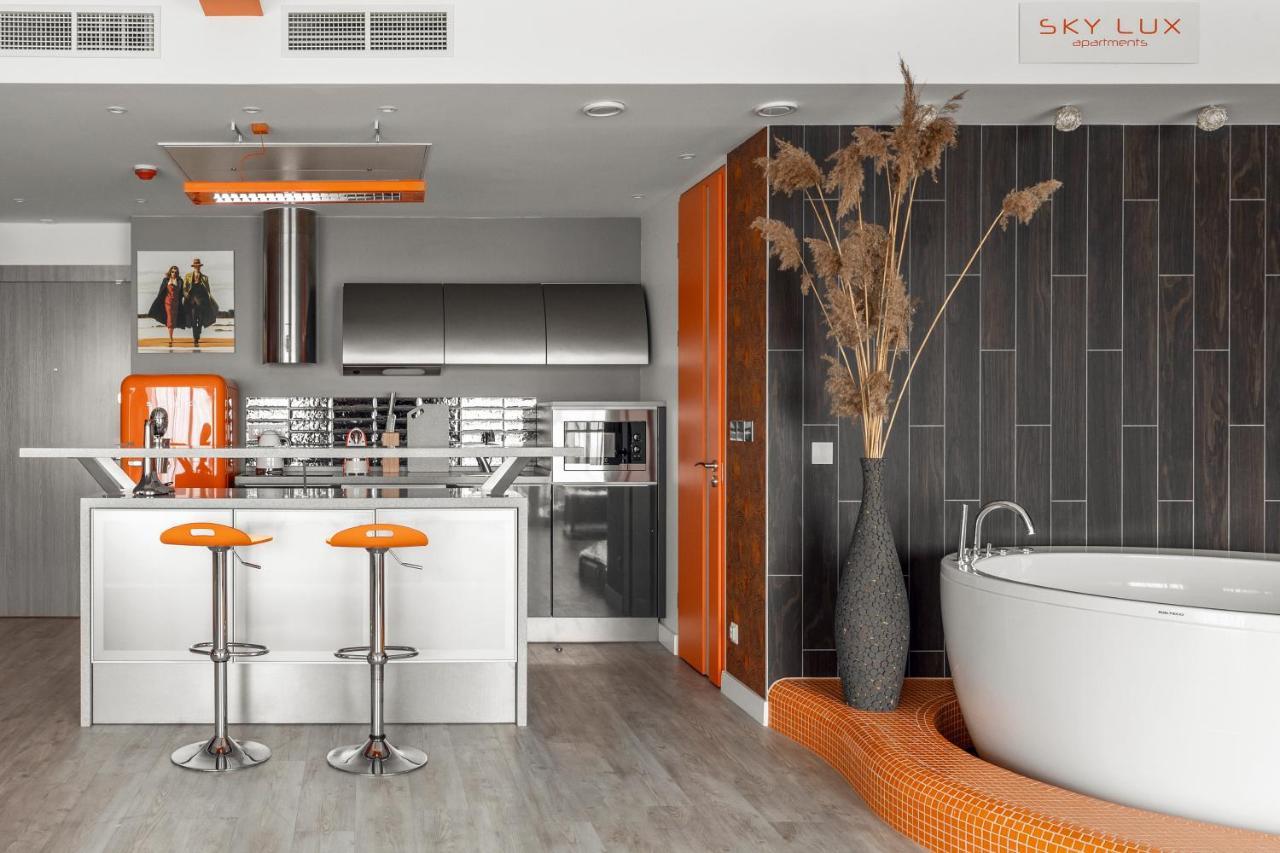 Sky Orange Jacuzzi 28 Floor Апартаменты Клайпеда