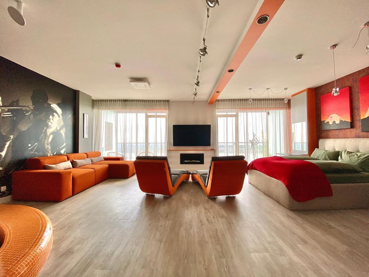 Sky Orange Jacuzzi 28 Floor *